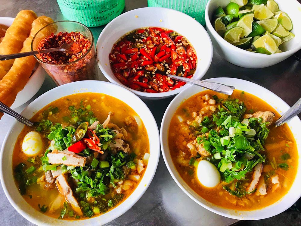 Da Nang Food Guide: Must-Try Local Delights & Where to Find